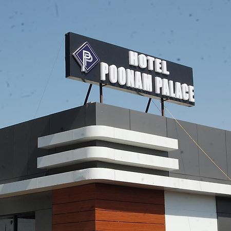 אויאיין Hotel Poonam Palace מראה חיצוני תמונה