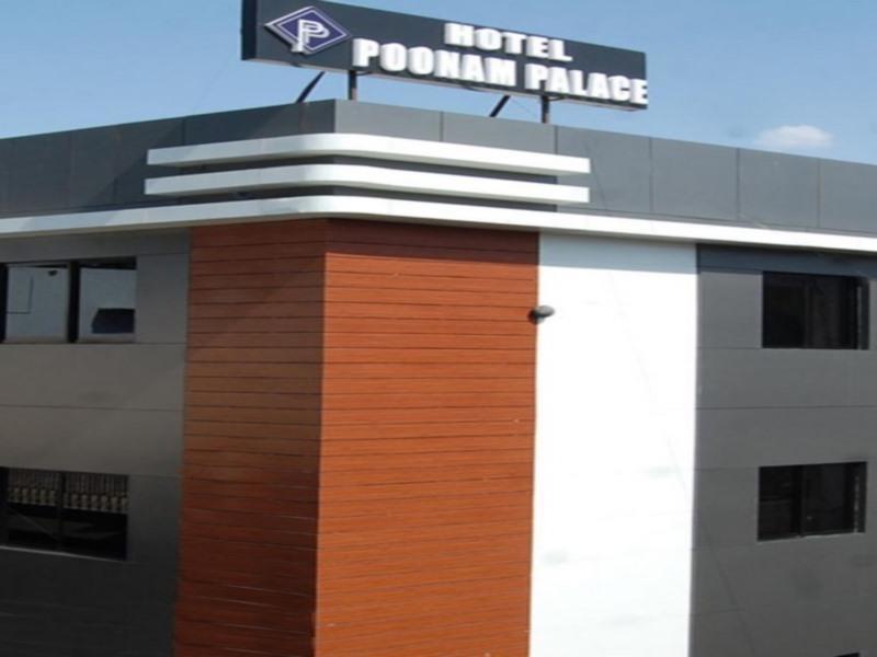 אויאיין Hotel Poonam Palace מראה חיצוני תמונה
