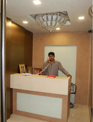 אויאיין Hotel Poonam Palace מראה חיצוני תמונה